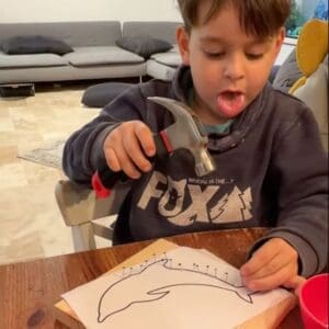 חוטים מציירים